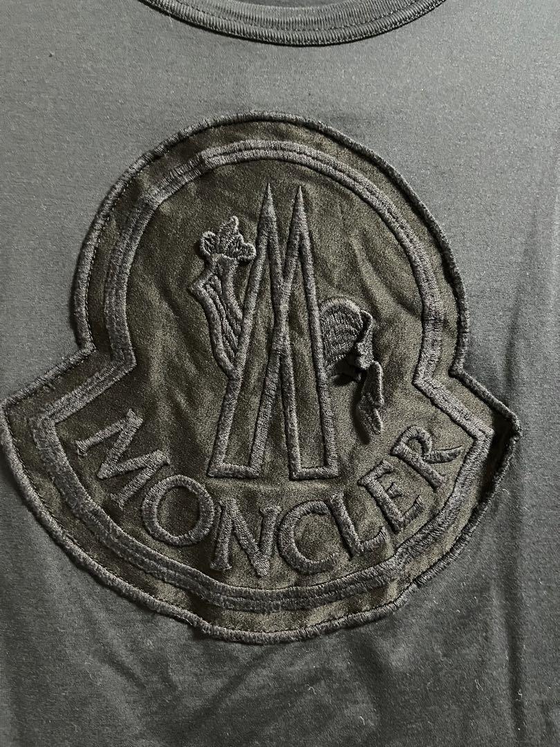 MONCLER モンクレールTシャツ 黒 エンボスロゴ ハイブランドTシャツ