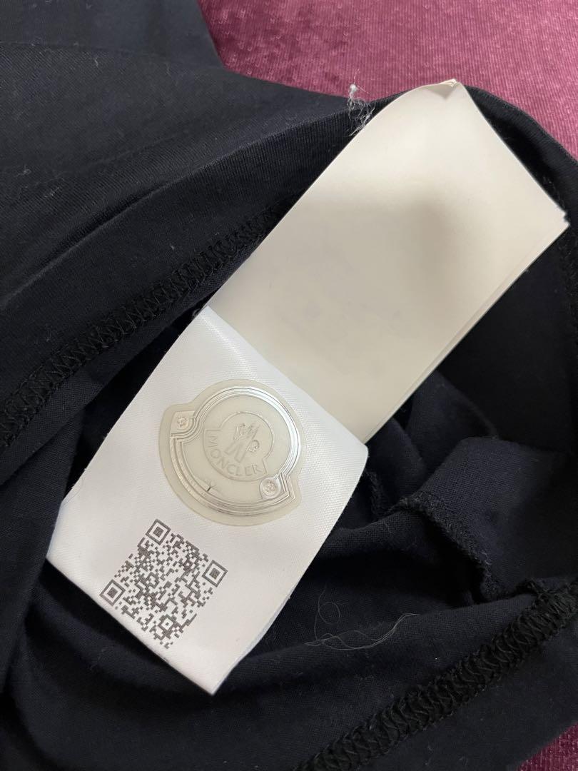 MONCLER モンクレールTシャツ 黒 エンボスロゴ ハイブランドTシャツ