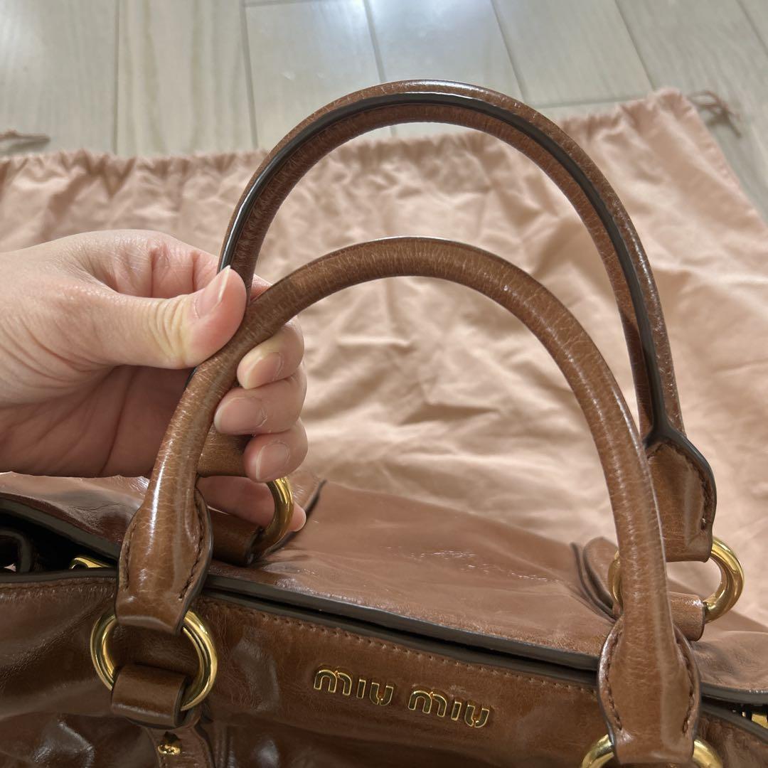 miu miu ブラウンレザー ハンドバッグ