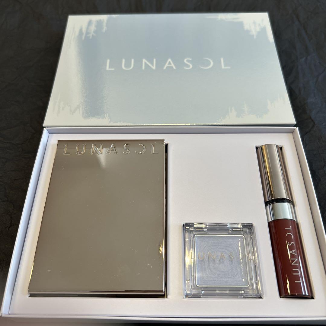 数量限定　フローズンガーデンコフレ ルナソル / LUNASOL
