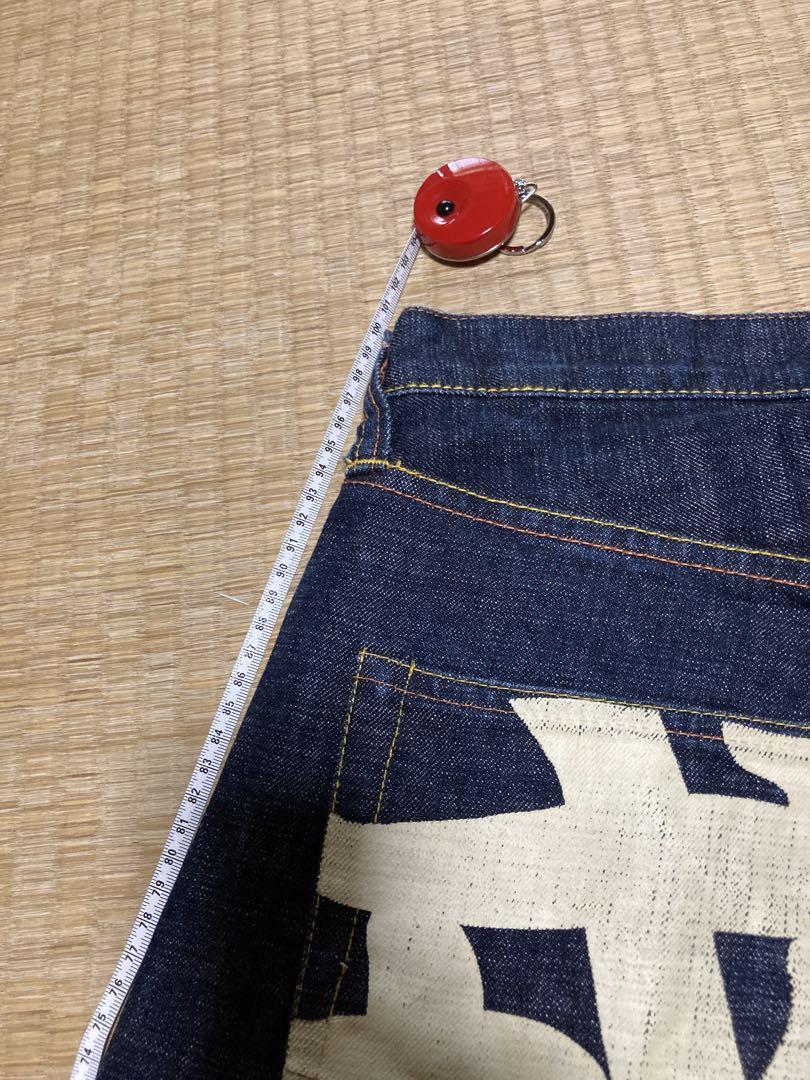 Evisuのダークブルーデニム、特徴的な刺繍 ３４インチ