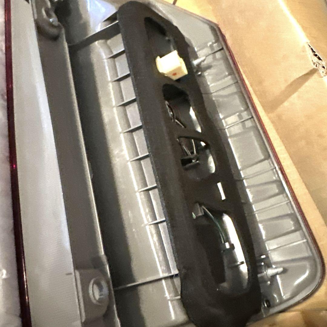 【未使用品‼︎】　トヨタ ノア 純正 テールランプ DBA−ZRR70W