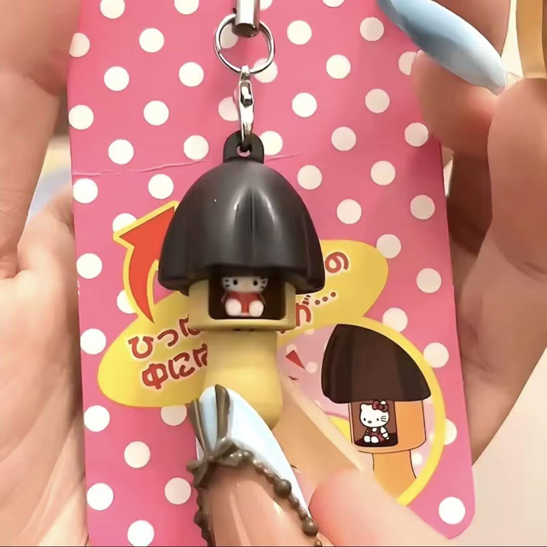 ハローキティ キノコ　ストラップ ハローキティ きのこの山 ストラップ キーホルダー - メルカリ