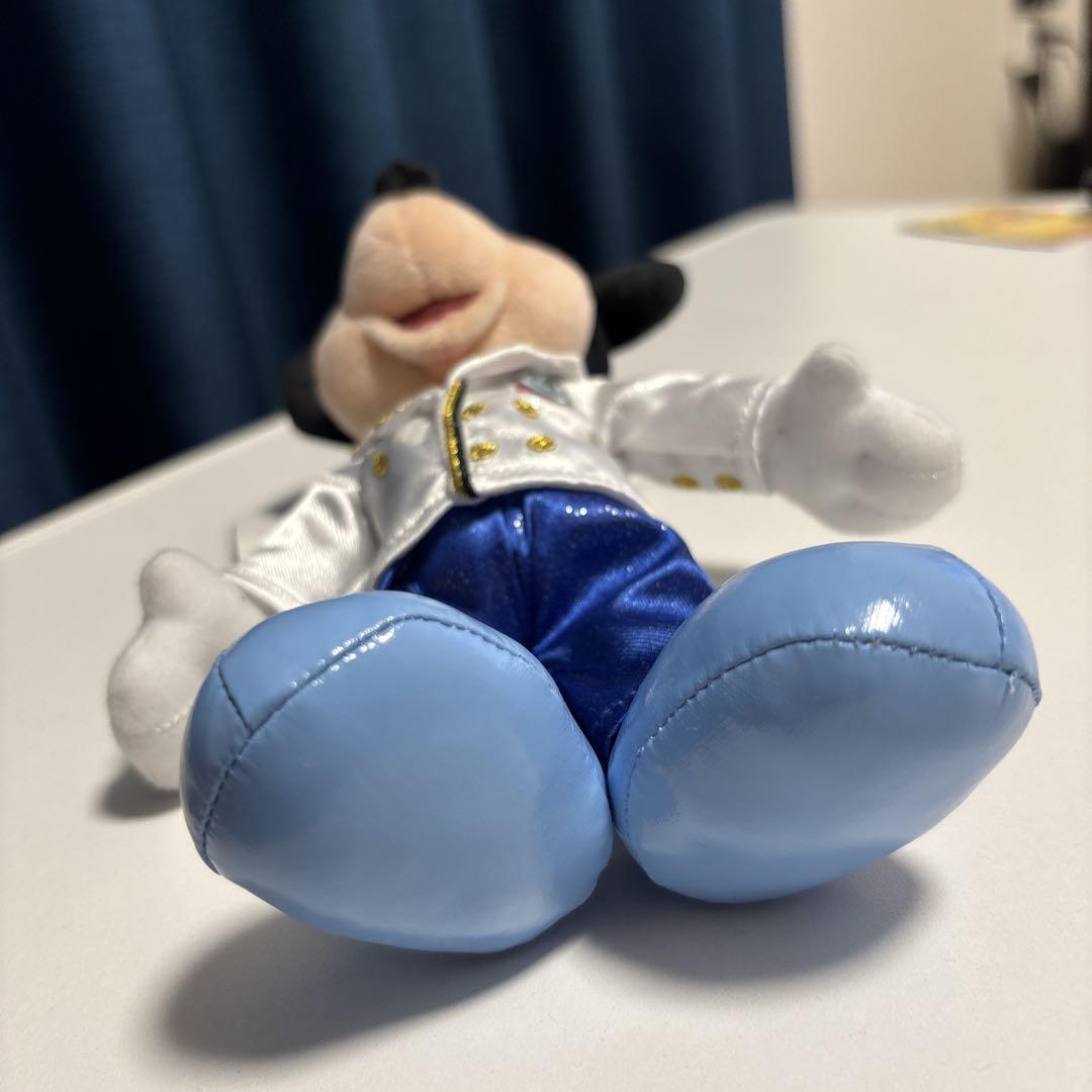 新品⭐️タグ付き⭐️ミッキーマウス ぬいぐるみバッチ　エントランス　ディレクター ディズニークリスマス 2024 ミッキーマウス ぬいぐるみバッジ