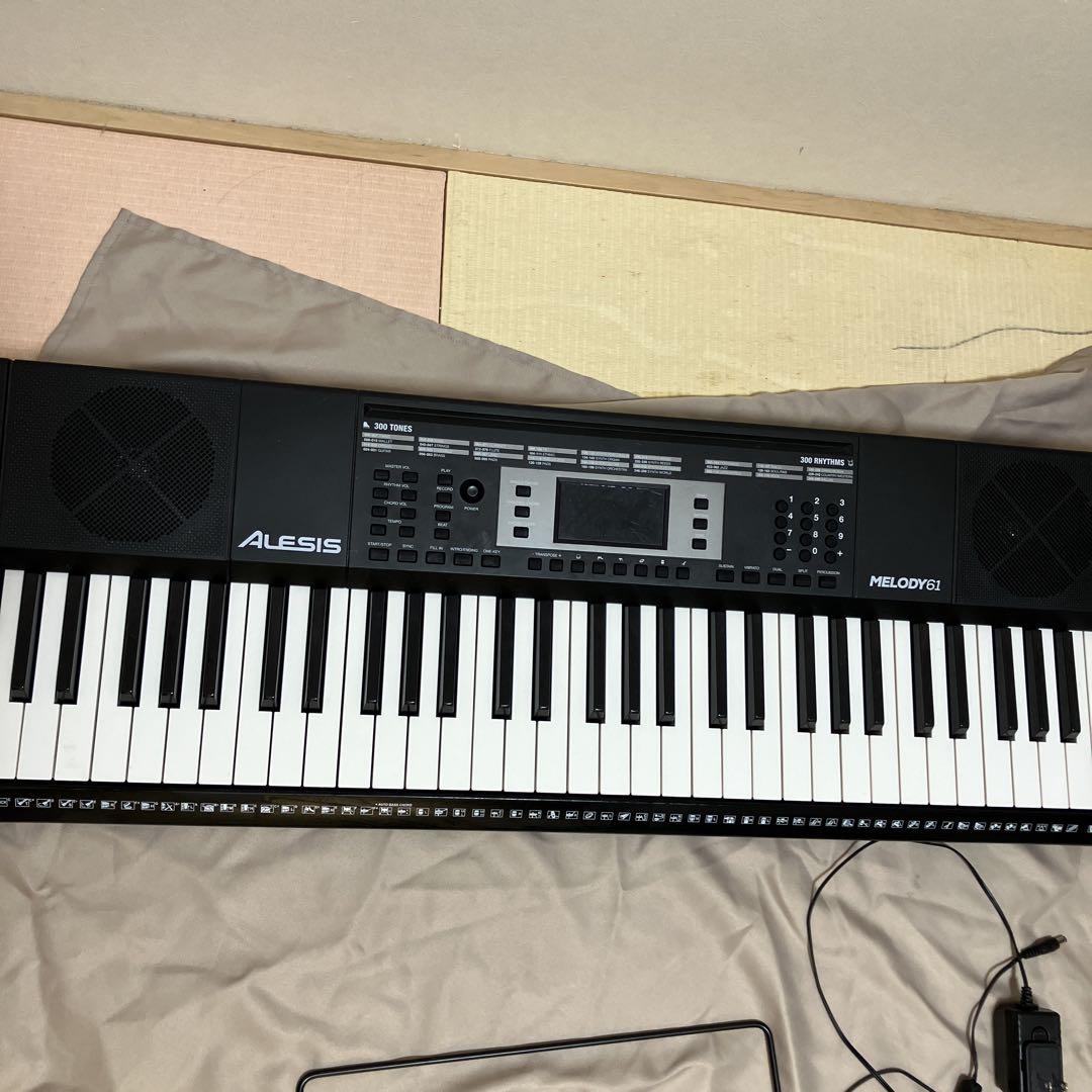 キーボードとキーボードスタンド付き