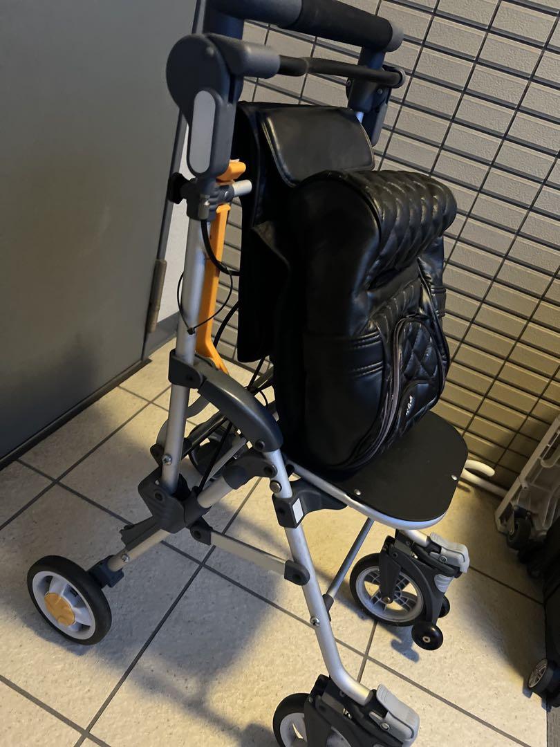 ほぼ新品で定価の1/5以下！シルバーカー 手押し車　軽量 保冷バック