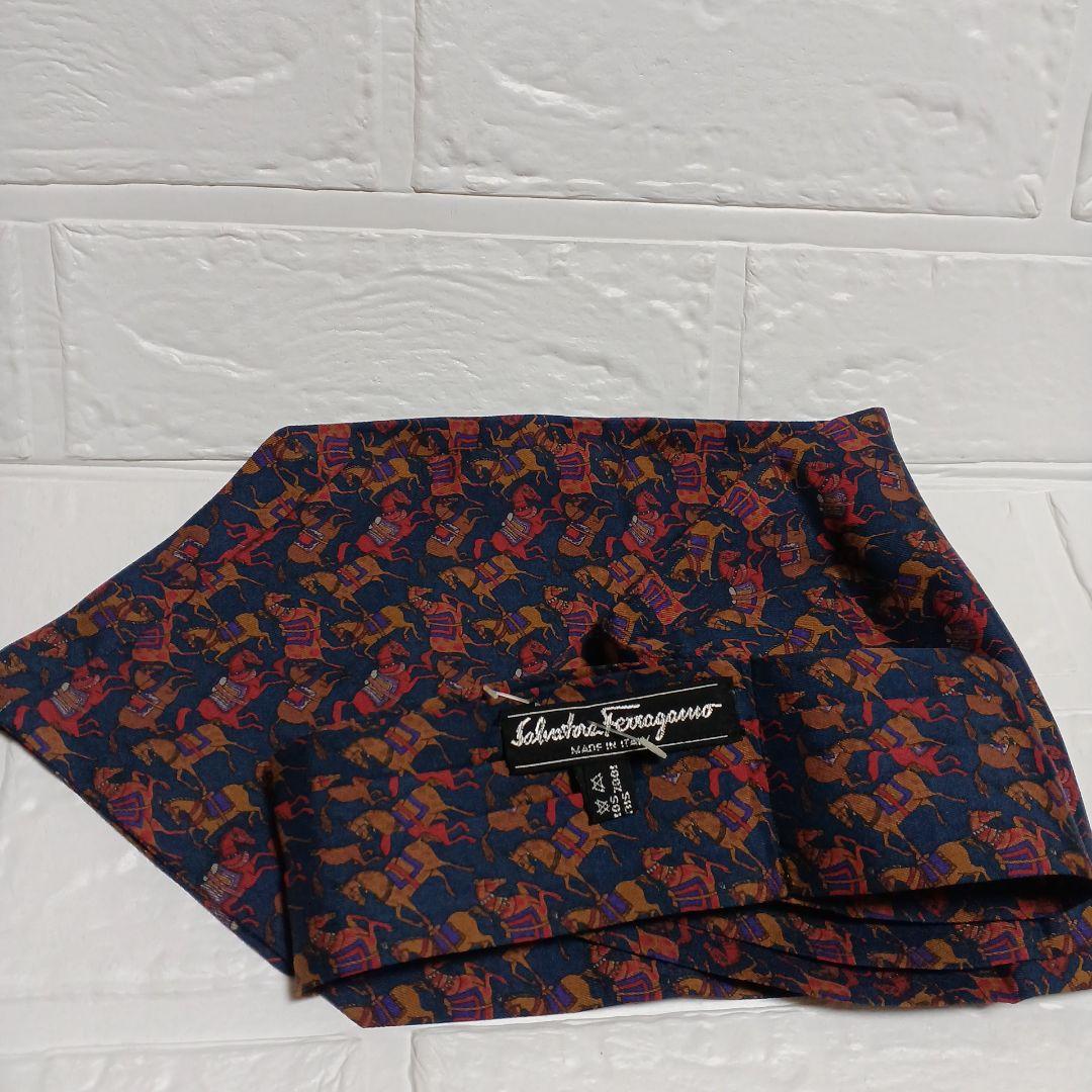 Salvatore Ferragamo　アスコットタイ