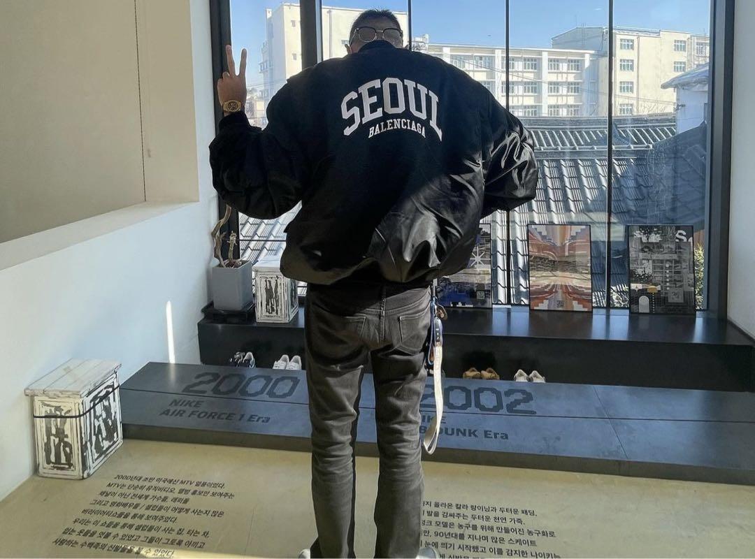 balenciaga cities paris bomber jacket 48