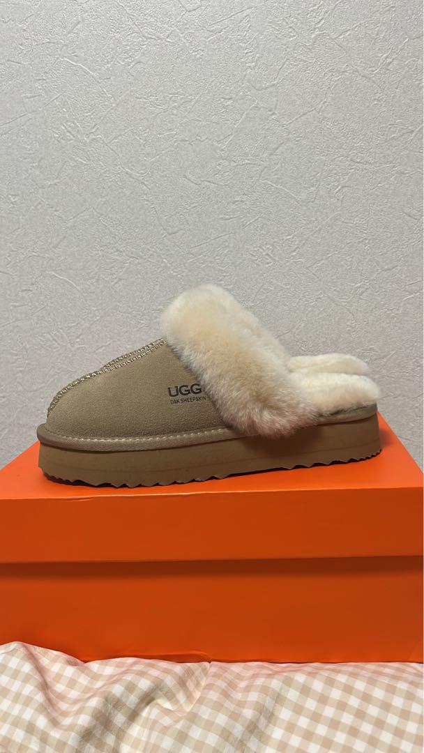 UGG ウィメンズ　ライズ　スカフ（sand）