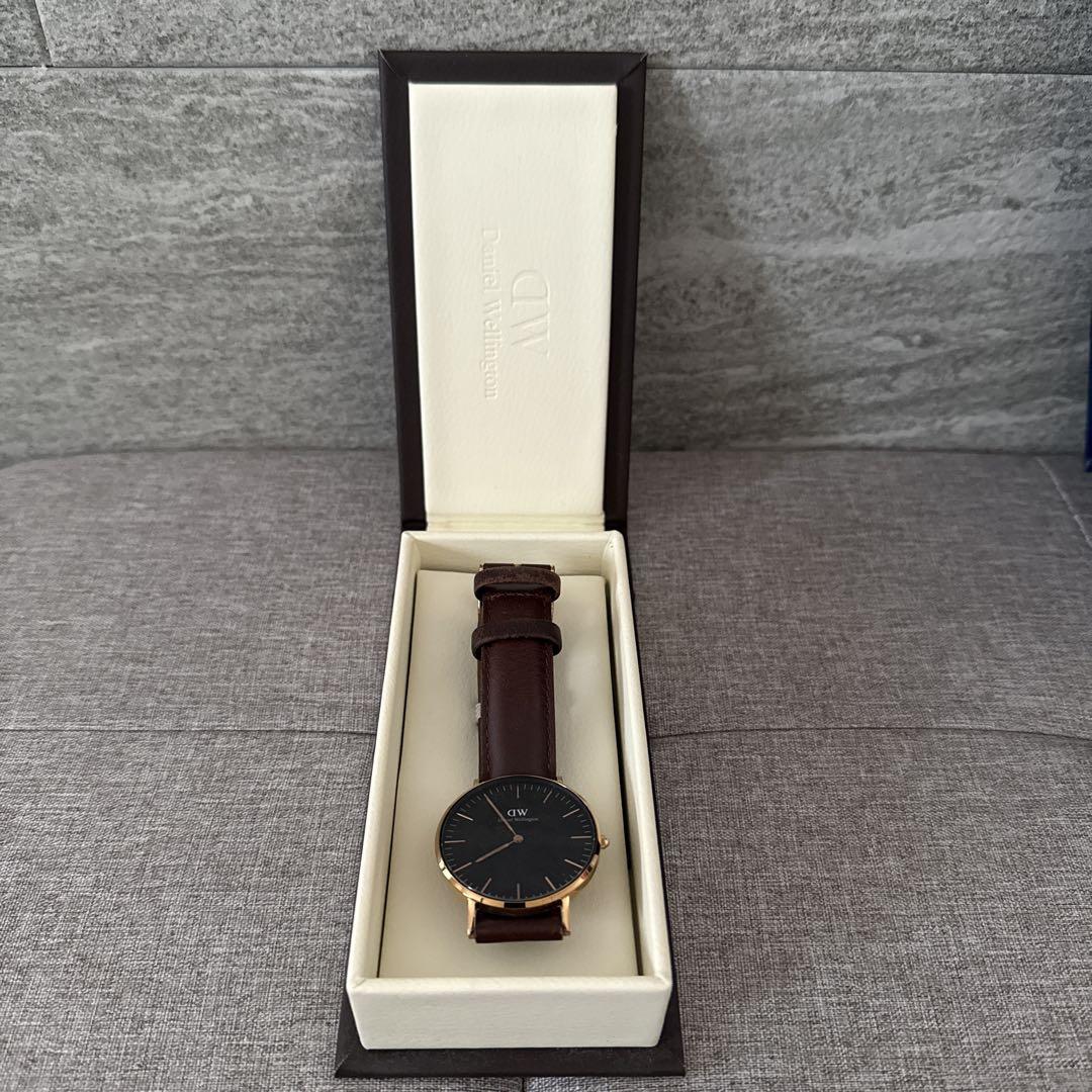 Daniel Wellington ブラックレザー腕時計