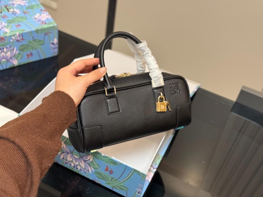 ☆Loewe☆アマソナ23 クロップド バッグ（ナパカーフ