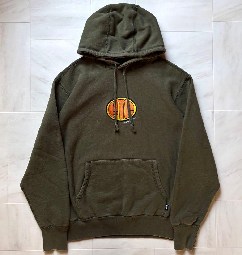 エフティーシー エキスパンションプルオーバーパーカー センターロゴ Mサイズ エフティーシー エキスパンションプルオーバーパーカー センターロゴ Mサイズ