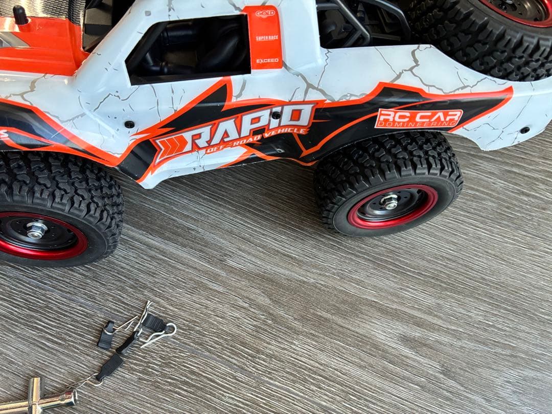 ラジコン 高速 メタルパーツ バッテリーは一個です ラジコン 高速 メタルパーツ バッテリーは一個です