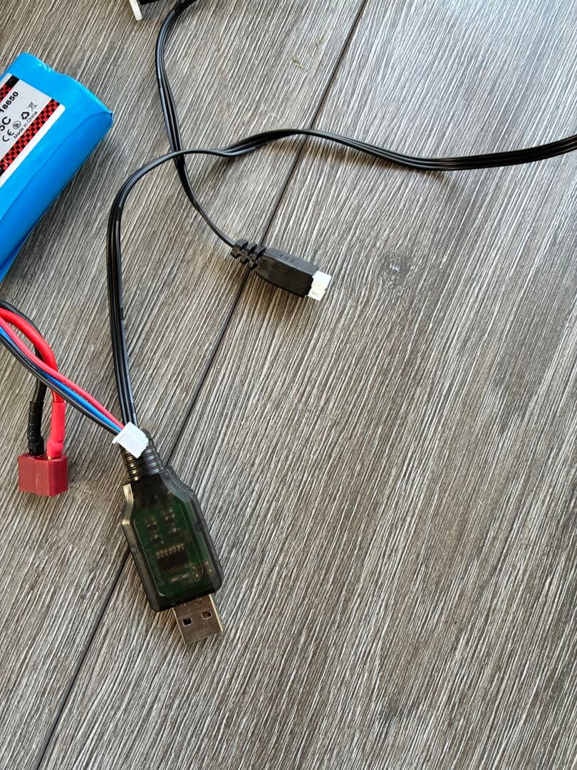 ラジコン 高速 メタルパーツ バッテリーは一個です ラジコン 高速 メタルパーツ バッテリーは一個です