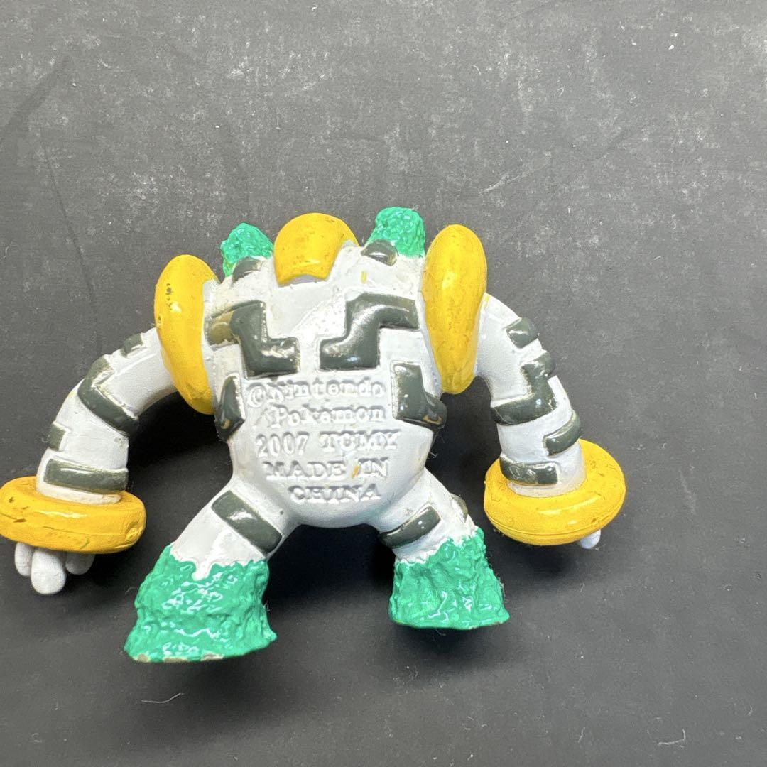 モンスターコレクション　モンコレ　レジギガス レジギガス｜モンコレ｜商品情報｜ポケットモンスター｜タカラトミー
