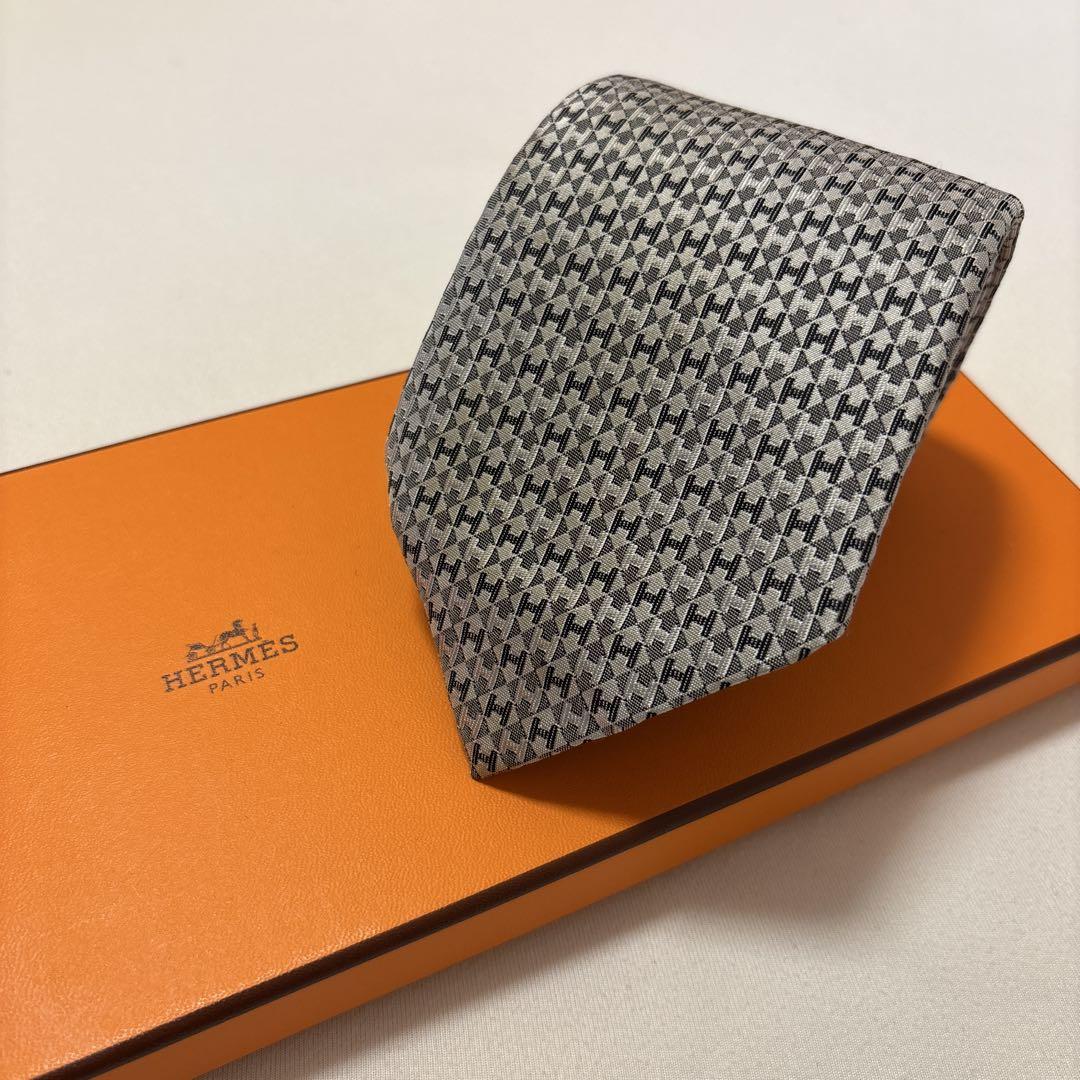 HERMES ネクタイ ファソネ H柄 シルバー グレー ホワイト 艶感
