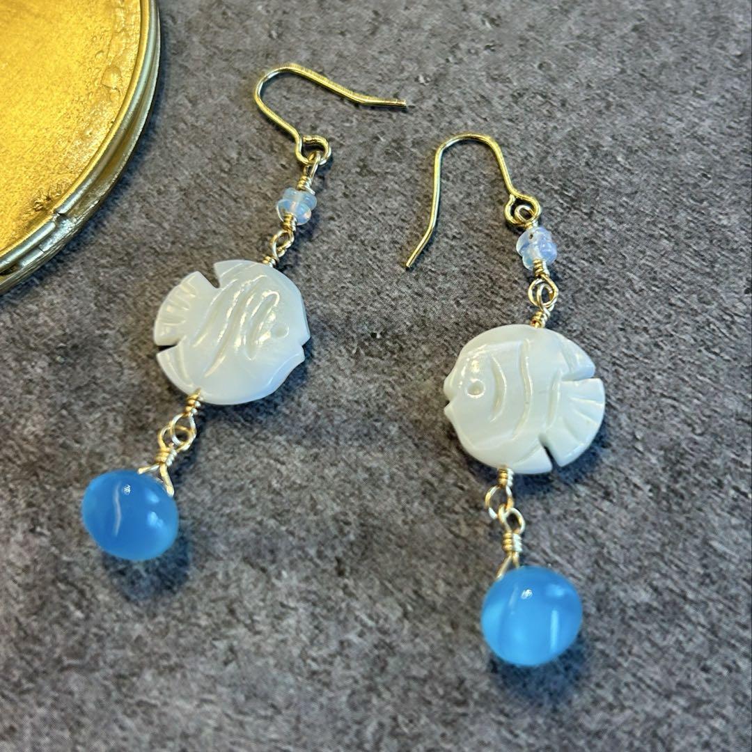 Kaya きらきらアマゾナイトのピアス•シェルのお魚ピアス