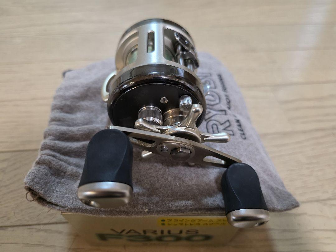 RYOBI VARIUS F300 フィッシングリール