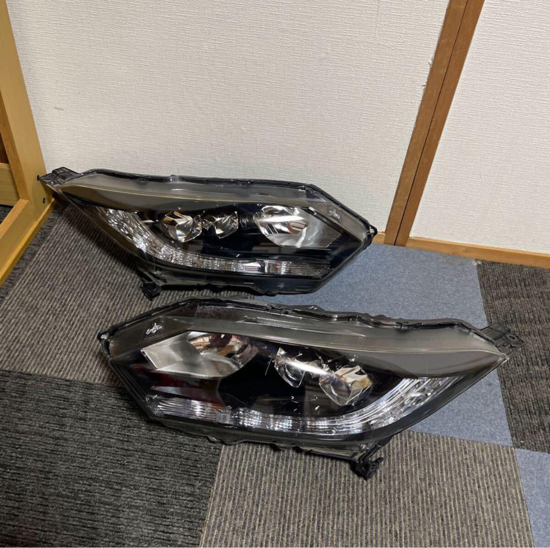 ホンダ ヴェゼル RU3 右左 ヘッドライト セット
