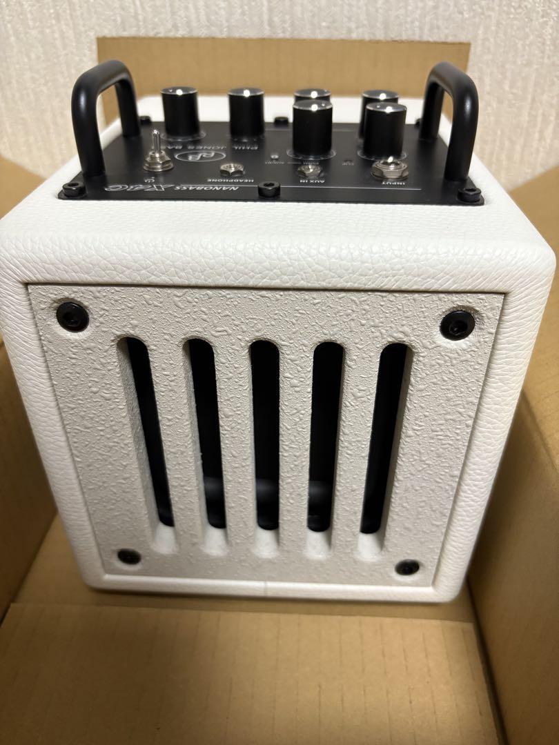 ベースアンプ　Phil Jones Bass NANOBASS X4