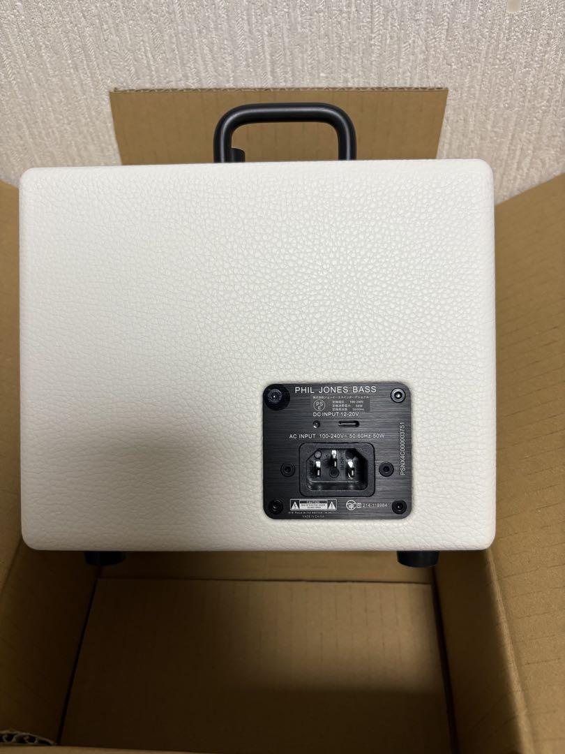 ベースアンプ　Phil Jones Bass NANOBASS X4