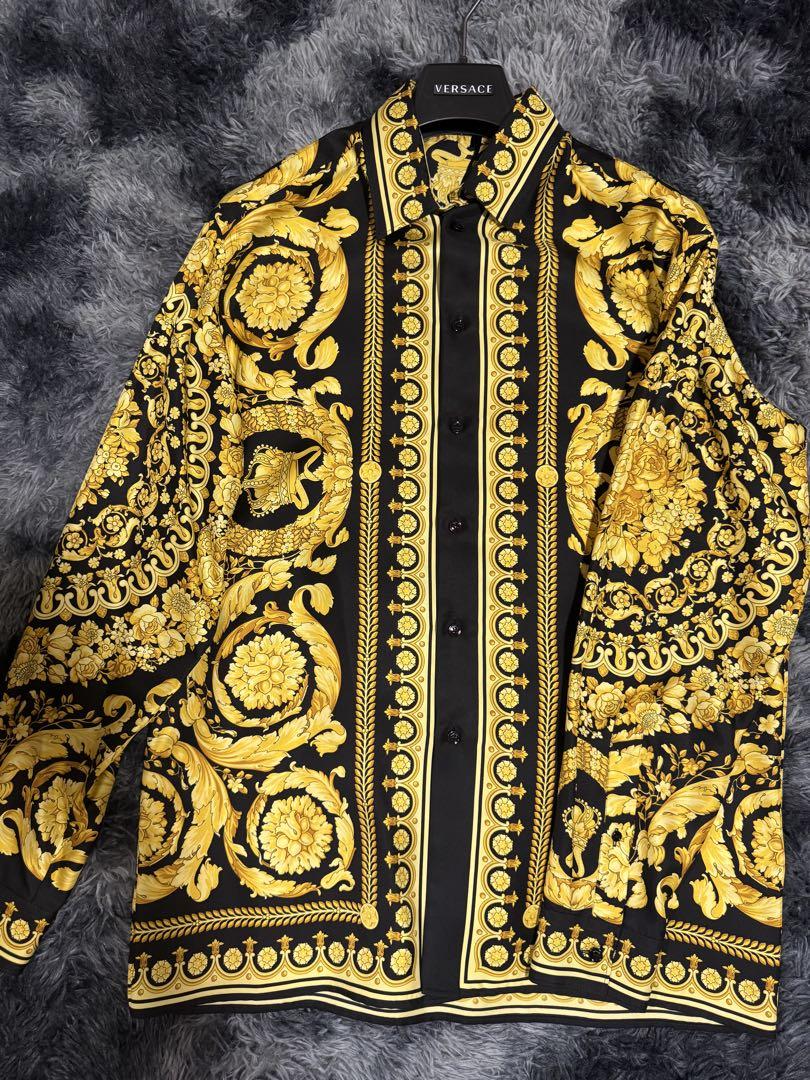 VERSACE バロック柄 シャツ 黒/金 - メルカリ VERSACE バロック柄 シャツ 黒/金 - メルカリ