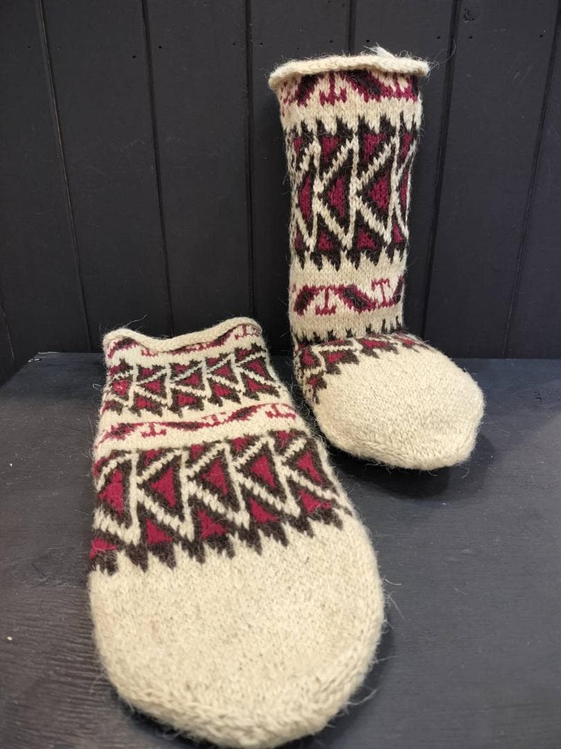 ウール100％で足元寒さ知らず　イラン製　手編みルームソックス【22】