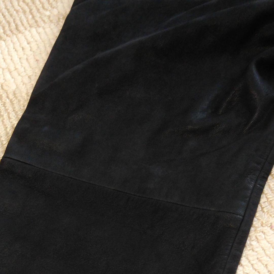 黒革パンツ