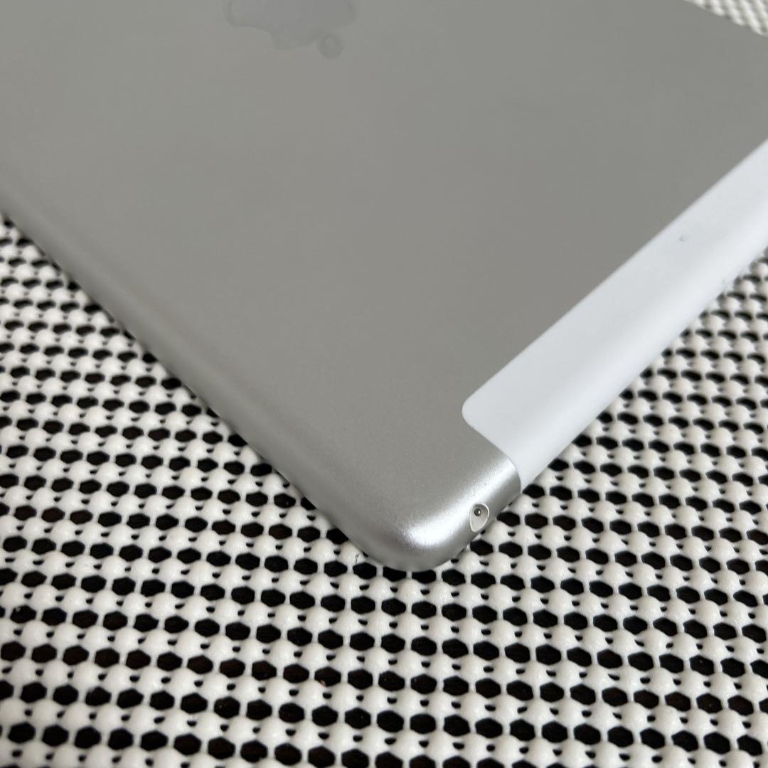 653【早い者勝ち】電池最良好☆iPad6 第6世代 32GB ソフトバンク☆