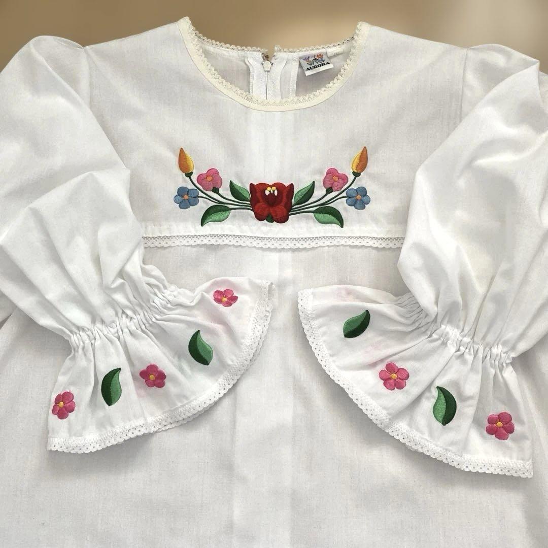 フォークダンス　衣装　ブラウス　刺繍　花刺繍　AURORA アウロラ　カロチャ