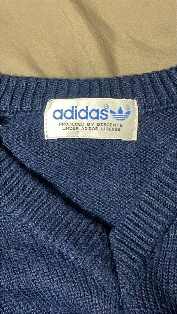 adidas デサント社製 ネイビー Vネックセーター 中古・古着通販】adidas (アディダス) クルーネックスウェット 