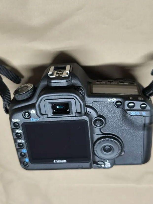 【美品】Canon EOS 5D Mark II デジタル一眼レフ