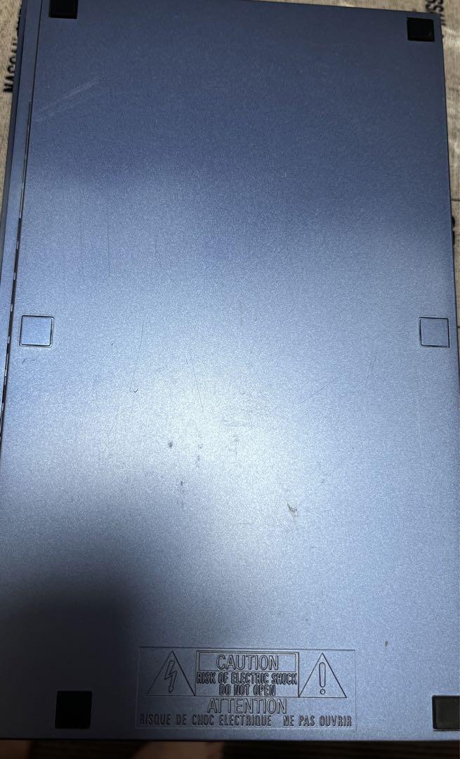 PlayStation 2 本体 + ドラゴンクエストVIII箱無し傷ありです。