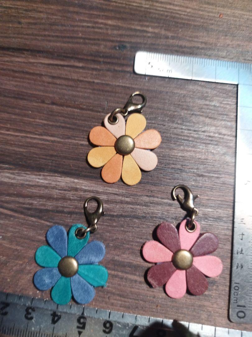 ccc様 50 3個セット マヤレザーのお花チャーム