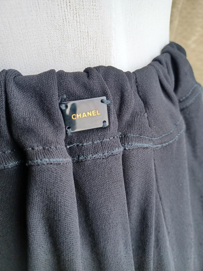 お気に入り CHANEL(シャネル)ひざ丈スカート Mくらい? ステッチ模様の お気に入り CHANEL(シャネル)ひざ丈スカート Mくらい? ステッチ模様の