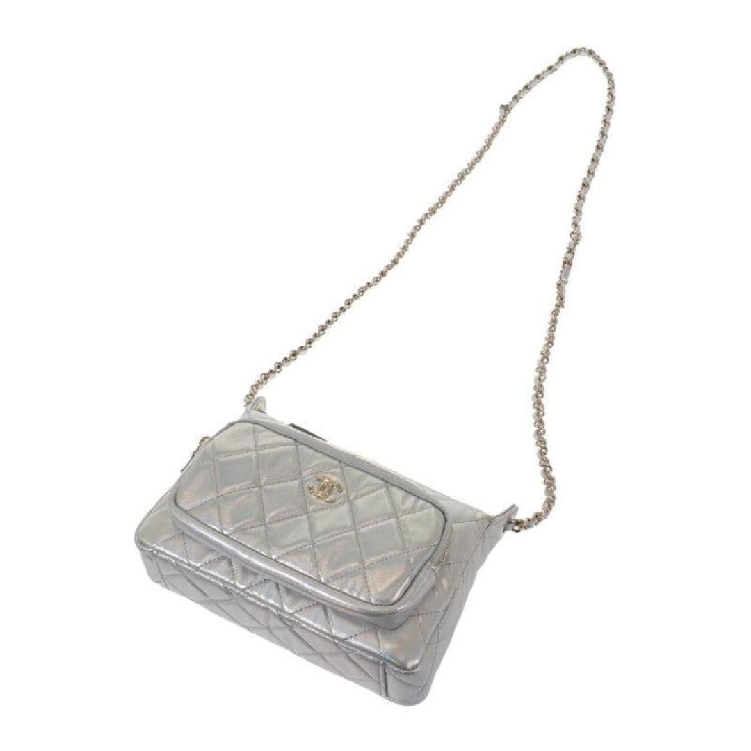 【お洒落シルバーカラー】CHANELチェーン クラッチ バッグ 流行りのシルバーカラー【CHANEL】チェーンクラッチバッグ
