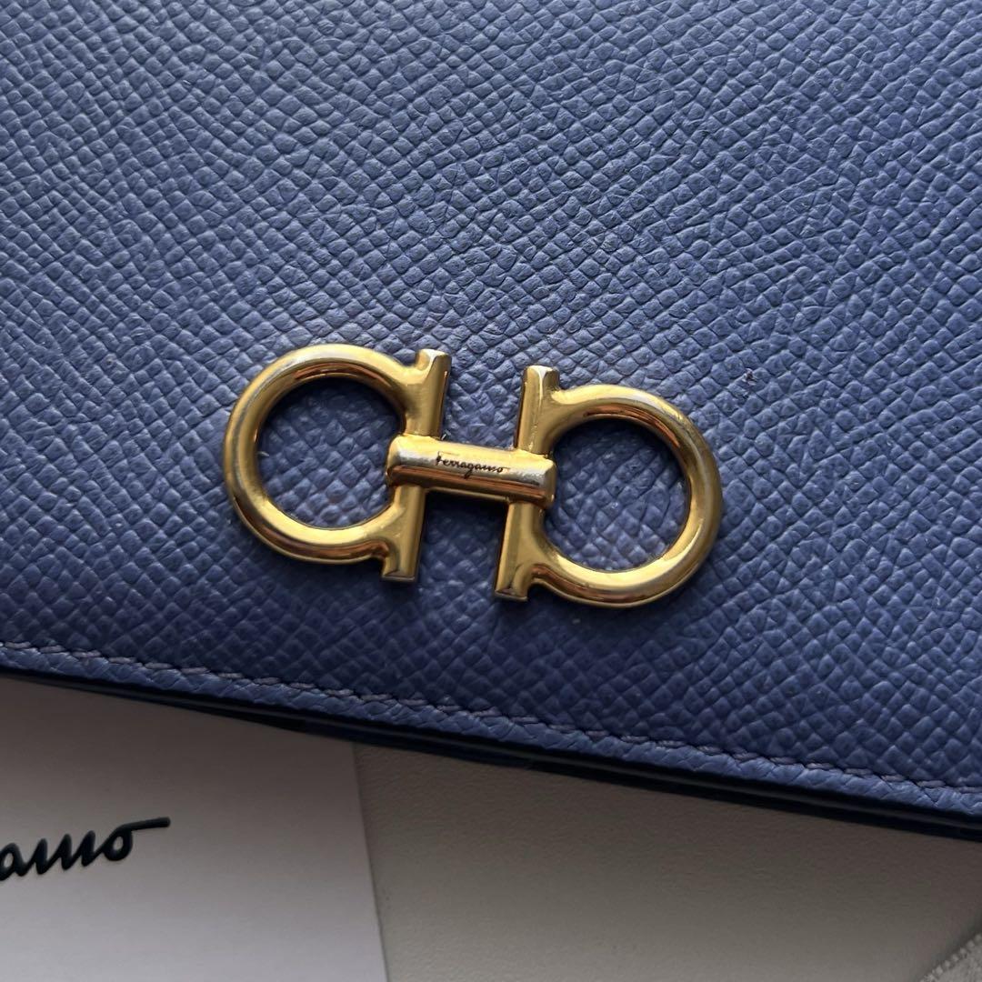 139 極上美品 Ferragamo サルヴァトーレフェラガモ 2つ折り 長財布