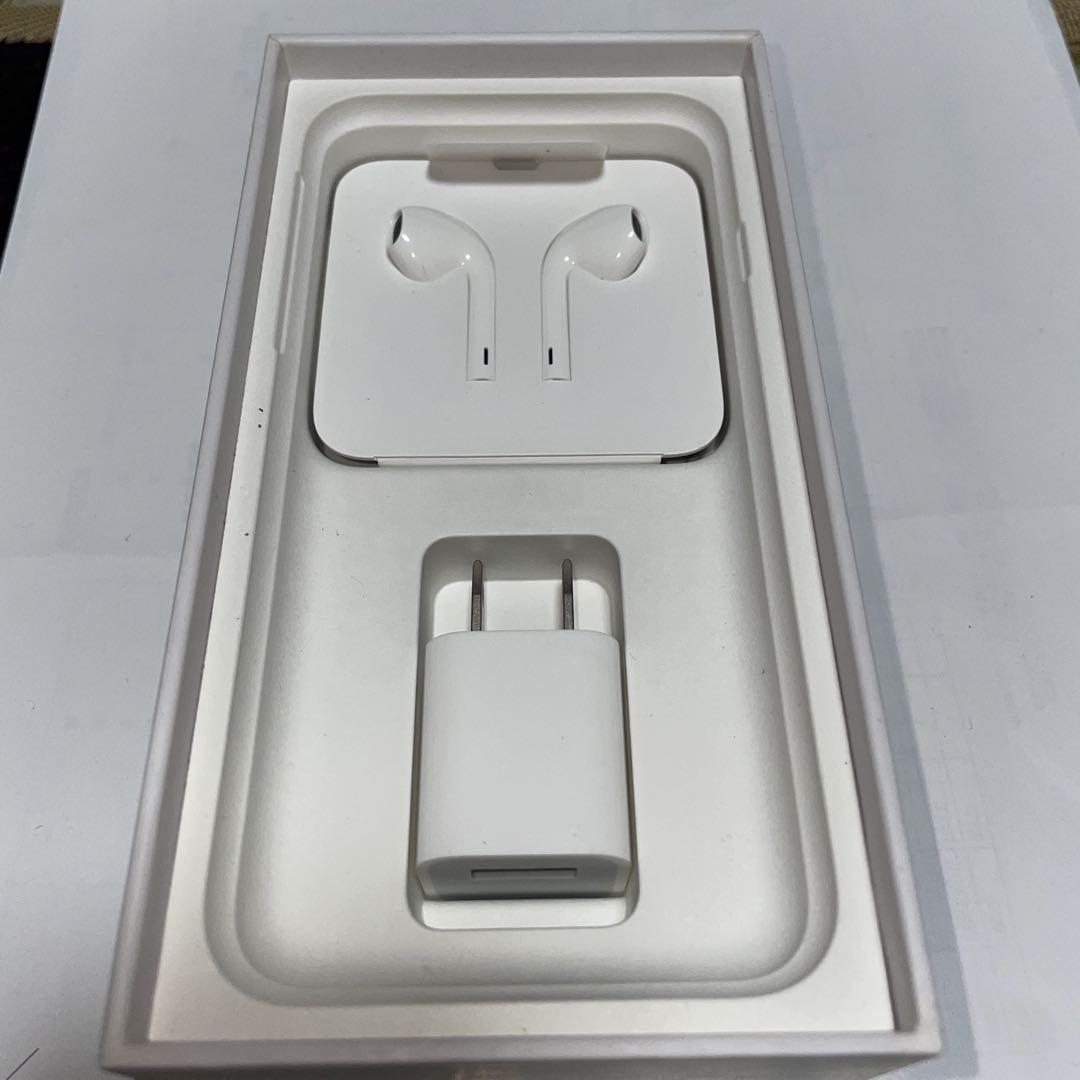 Apple iPhone 8 64GB シルバー 本体
