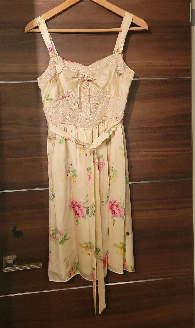 Betsey Johnson New York ノースリーブひざ丈ワンピース