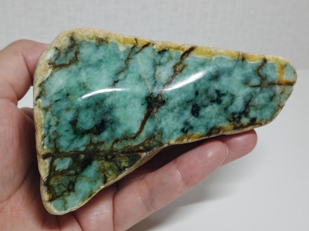 黒緑 767g 翡翠 ヒスイ 原石 鉱物 鉱石 鑑賞石 自然石 誕生石 水石