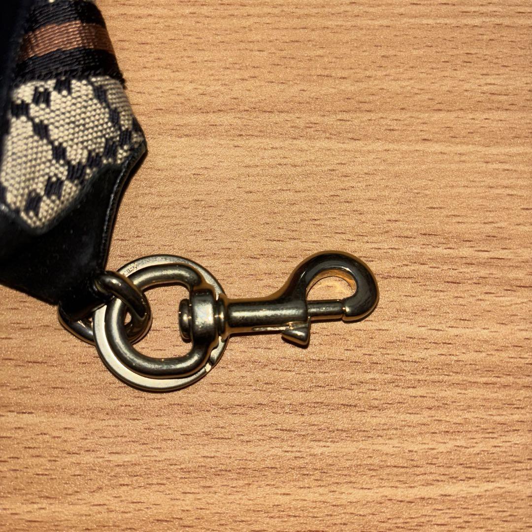 極美品！GUCCI スニーカー型キーホルダー