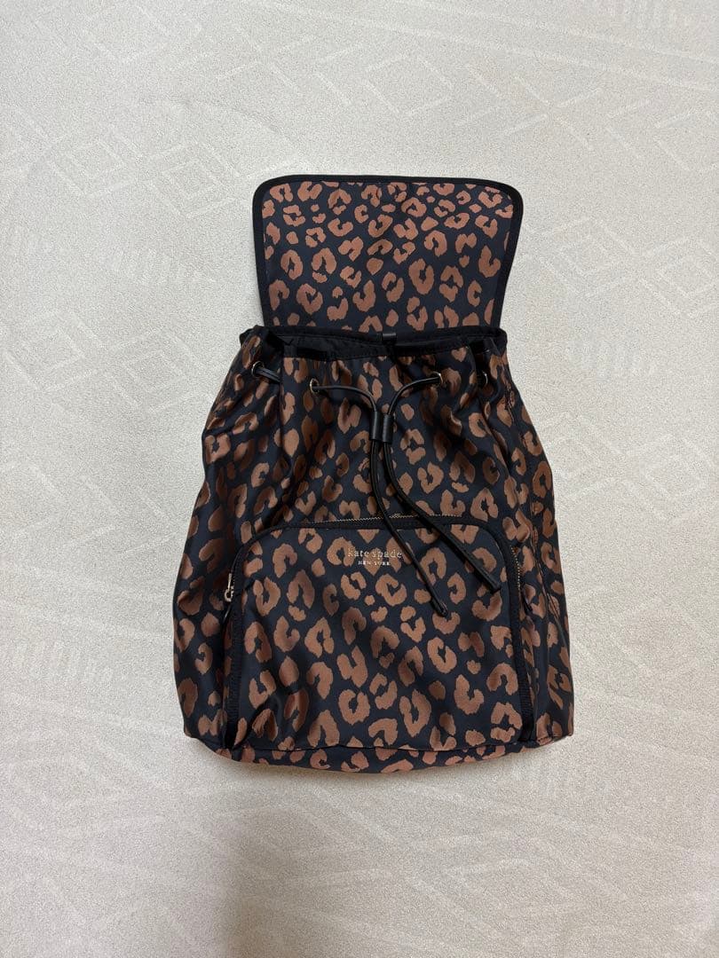 kate spade ヒョウ柄リュック