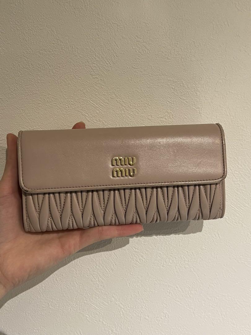 miumiu マトラッセレザー　長財布