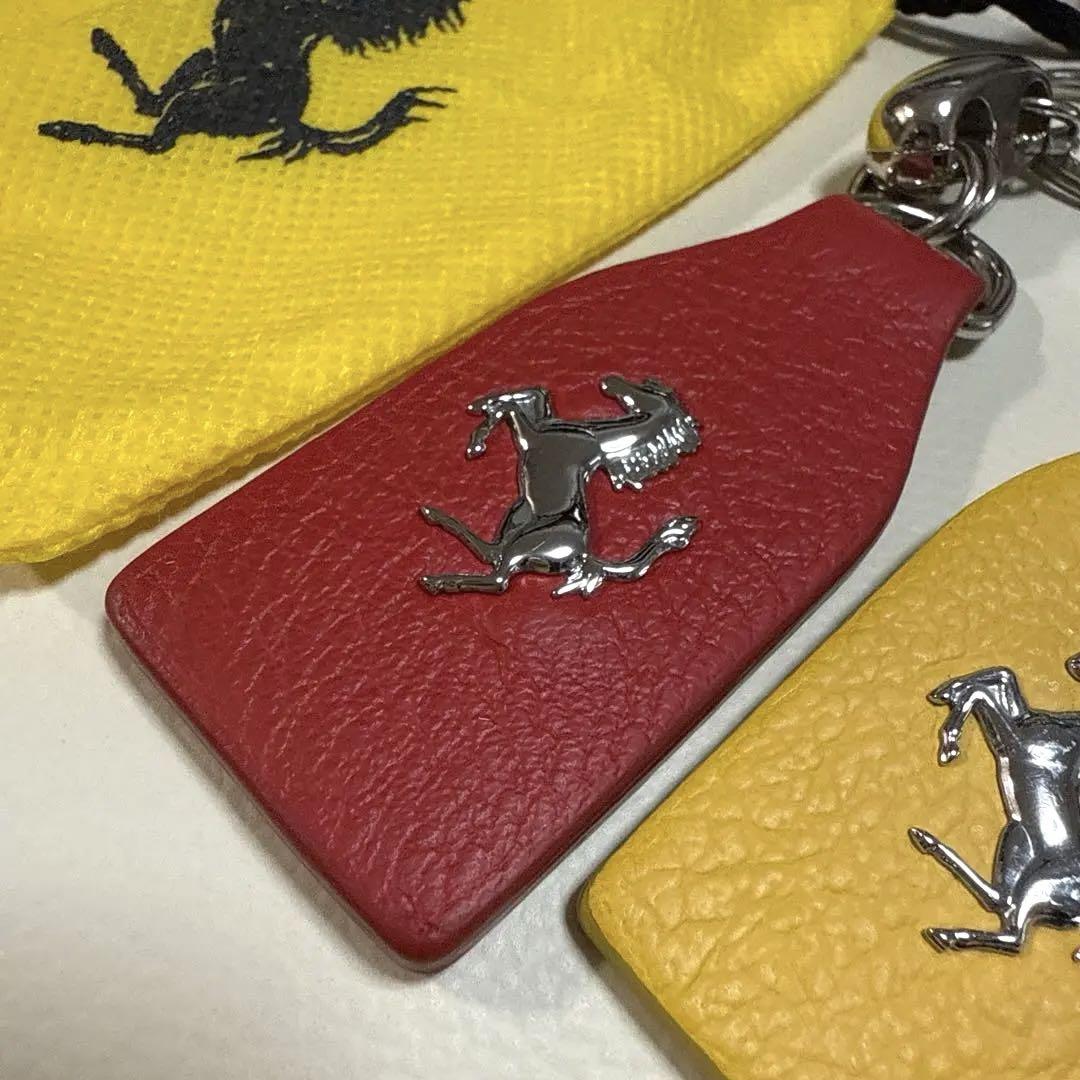 【高品質】 キーホルダー Ferrari 赤黄 フェラーリ 2個セット 小物