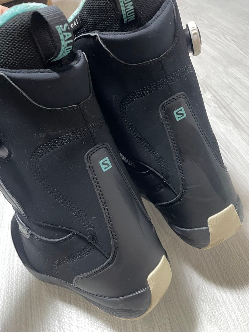 美品 Salomon 子ども用スノーボードブーツ ブラック 美品 Salomon 子ども用スノーボードブーツ ブラック