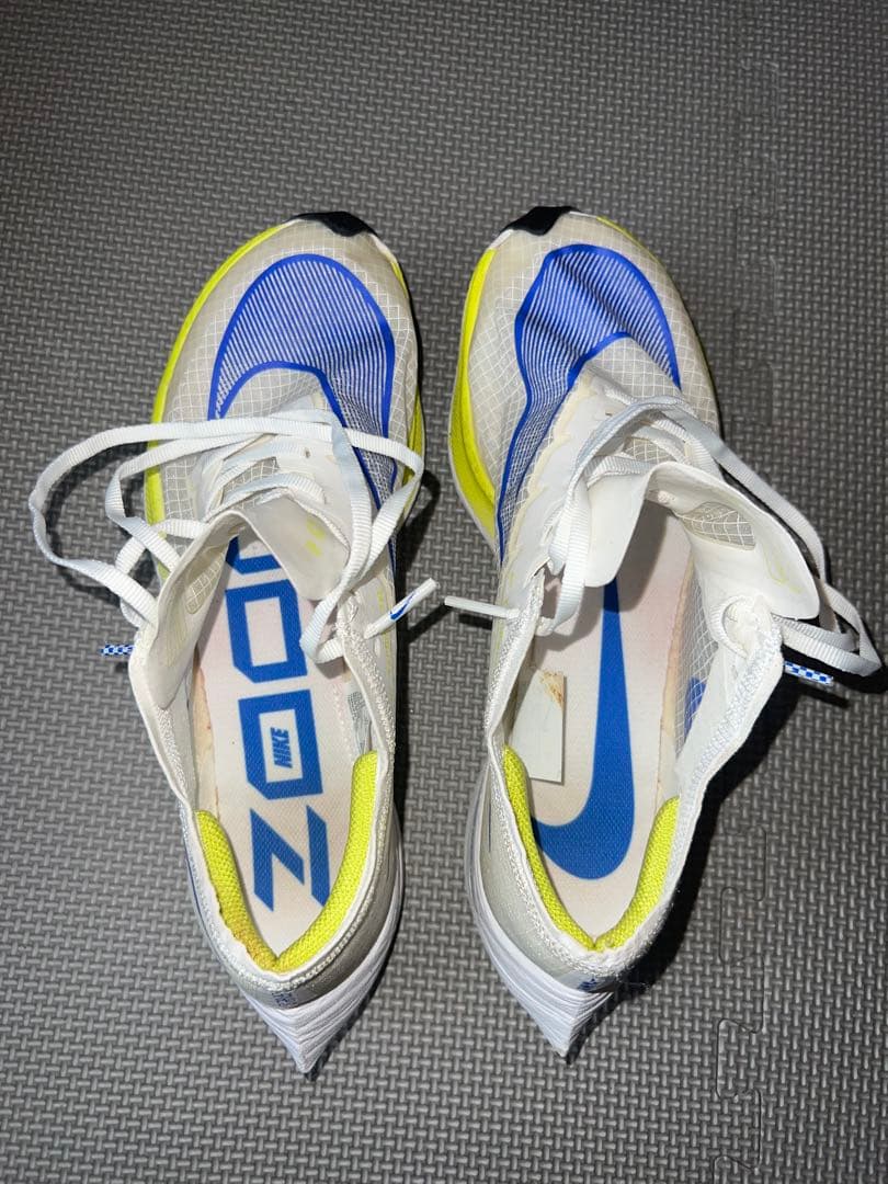 トレンドの NIKE ヴェイパーフライネクスト％ 25センチ