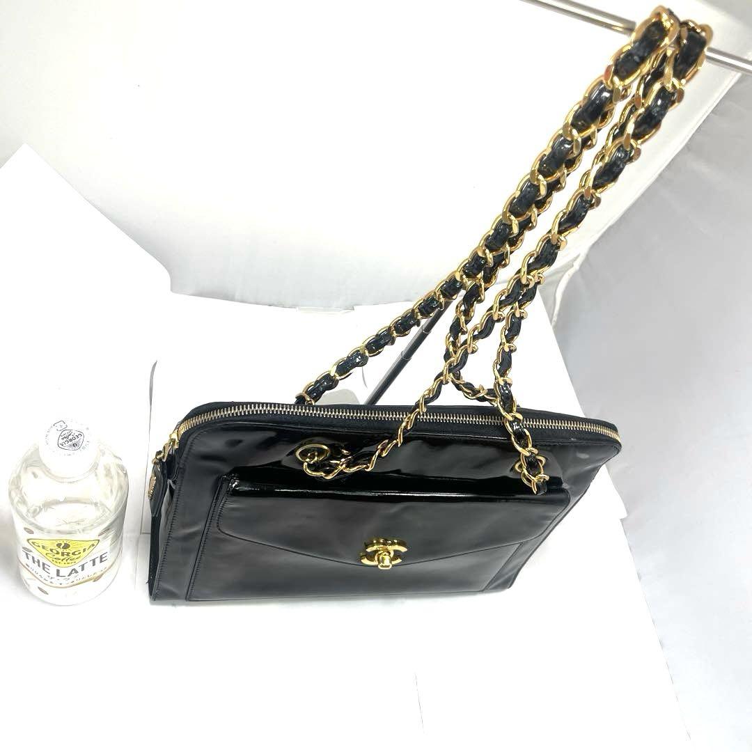 贅沢品 シャネル ショルダーバッグ エナメルターンロック レザーCHANEL バッグ