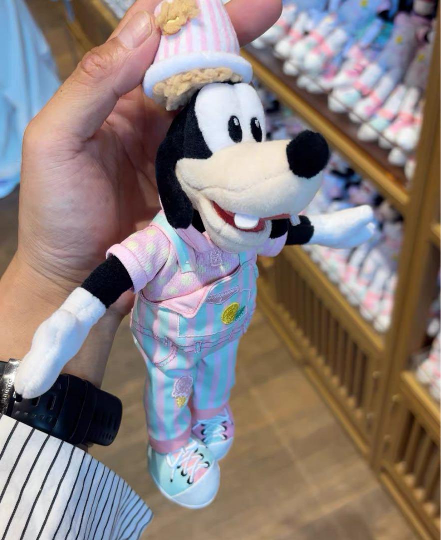 上海ディズニー　サマー　グーフィーぬいぐるみキーチェーン