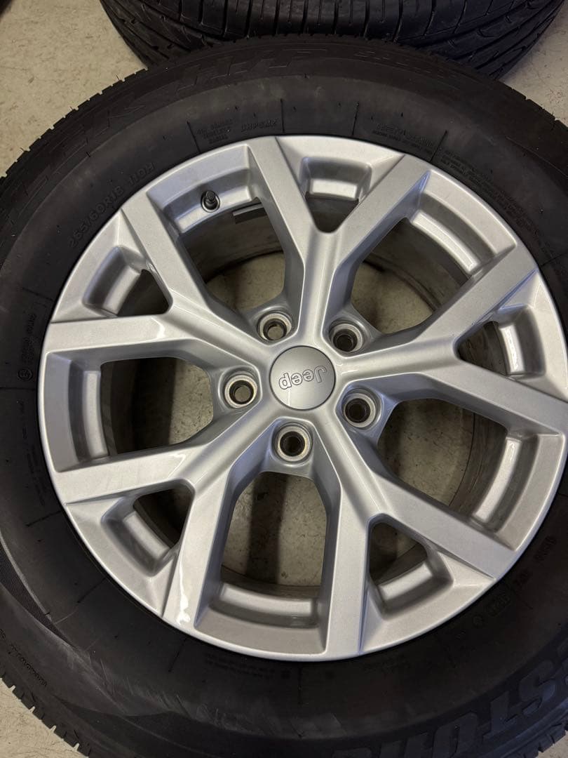 グランドチェロキーリミテッド23年製 純正ホイールタイヤせット