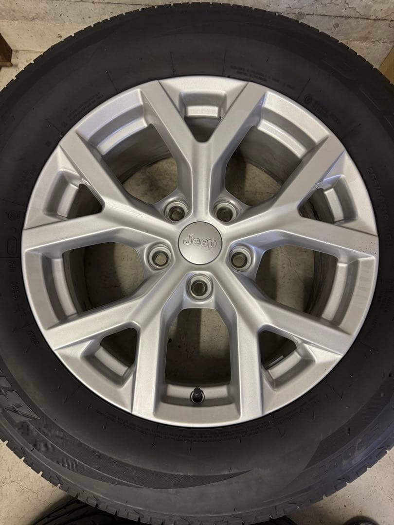 努力 JEEP グランドチェロキーリミテッド23年製 純正ホイールタイヤせット 特訓された